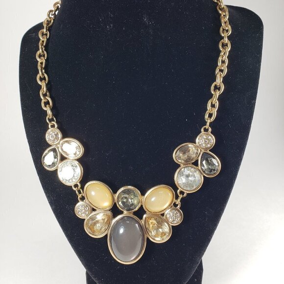 18 Inches Old Gold-tone Statement Necklace with Shiny Stone and Crystals - Picture 4 of 8